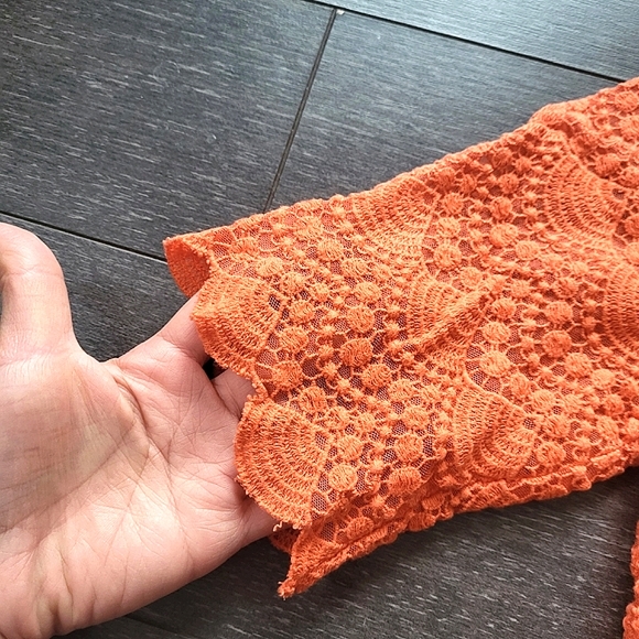 Club Monaco Short Sleeve Lace Pattern Zipper Top - Picture 2 of 11